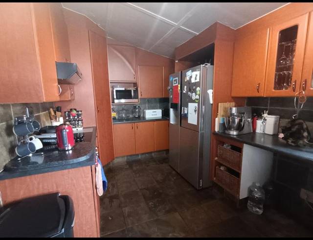 3 BEDROOM HOUSE FOR SALE IN PRIMROSE HILL